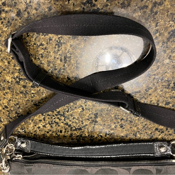 Coach purse! EUC, from a smoke free, pet friendly home! Measures approx 14”x11” - Picture 5 of 5